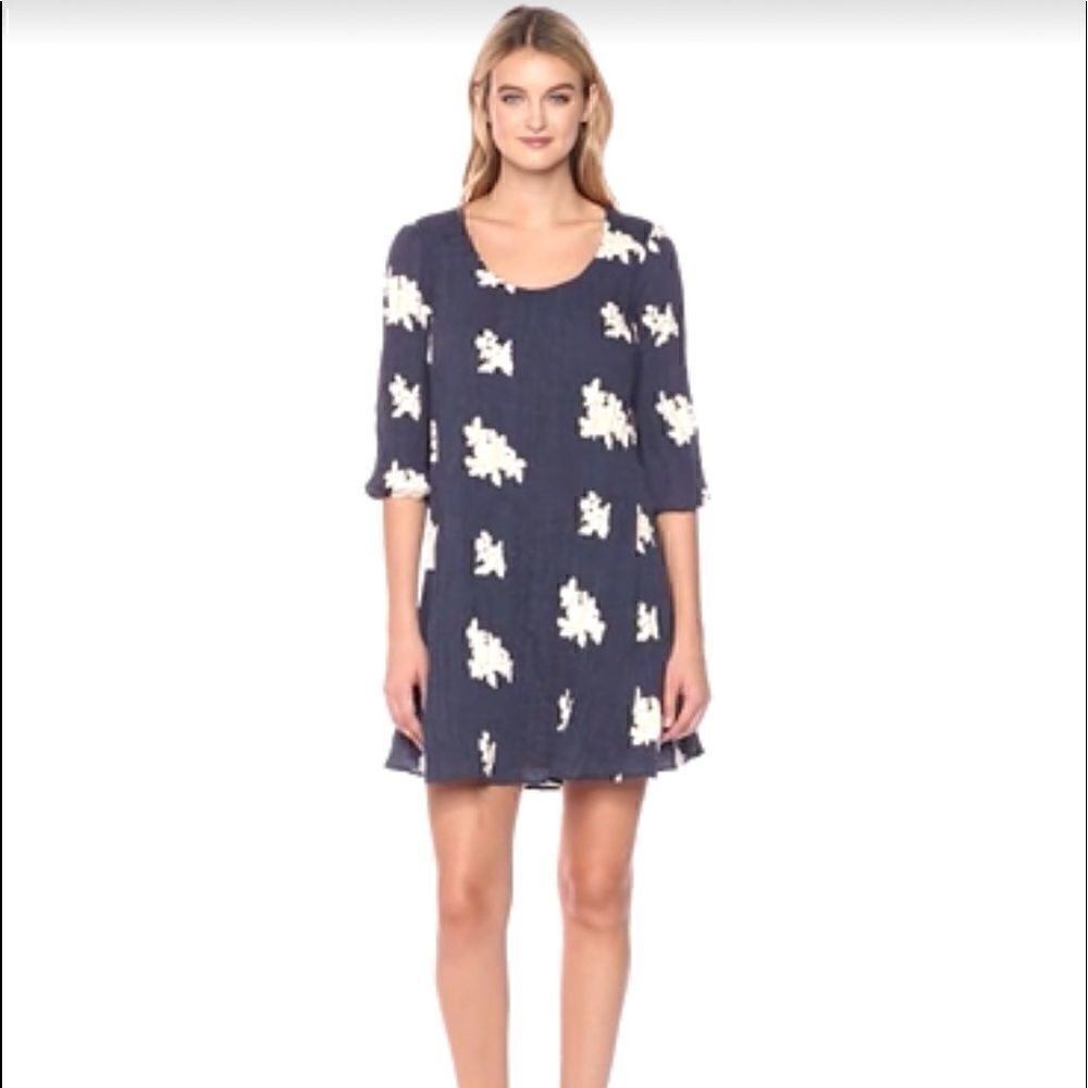 Beige by eci Dress Womens keyhole embroidered‎